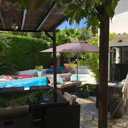 Bed,Kitchen And Swimming Pool Villa Esterel Saint-Raphaël Exteriör bild
