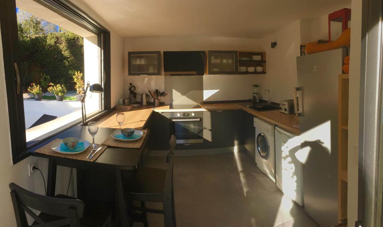 Bed,Kitchen And Swimming Pool Villa Esterel Saint-Raphaël Exteriör bild