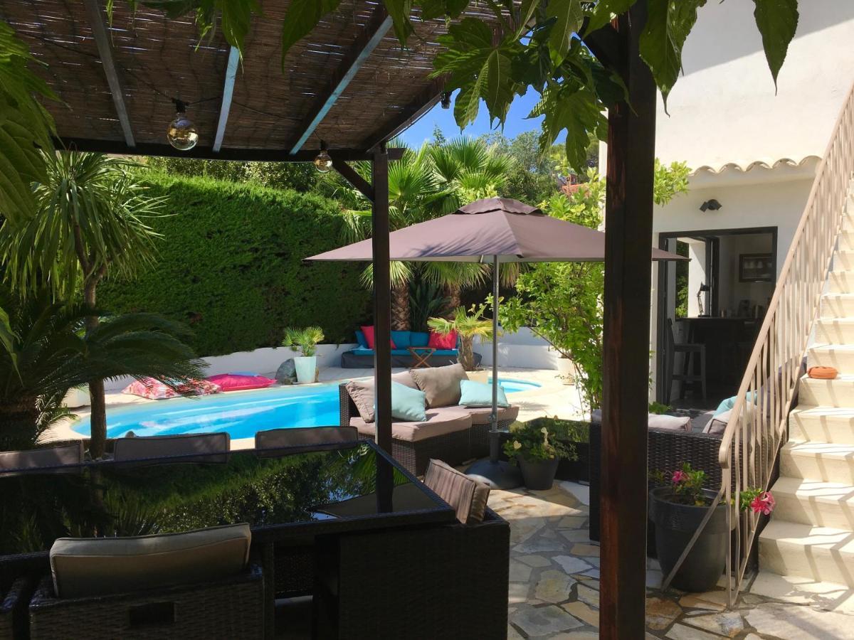 Bed,Kitchen And Swimming Pool Villa Esterel Saint-Raphaël Exteriör bild