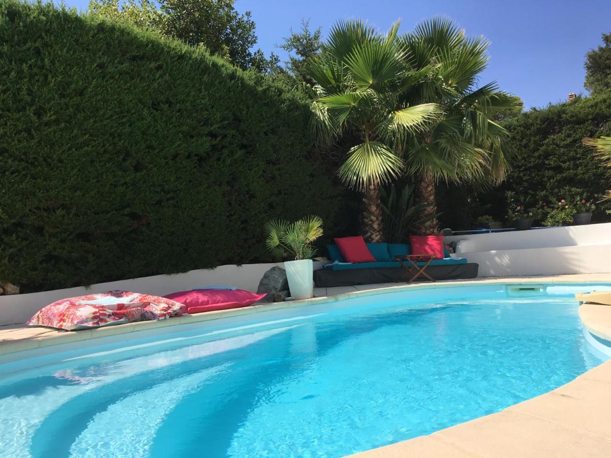 Bed,Kitchen And Swimming Pool Villa Esterel Saint-Raphaël Exteriör bild