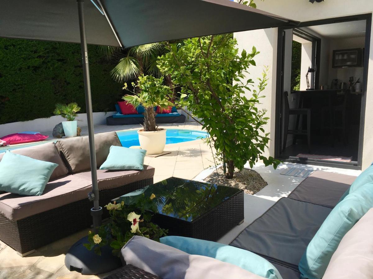 Bed,Kitchen And Swimming Pool Villa Esterel Saint-Raphaël Exteriör bild