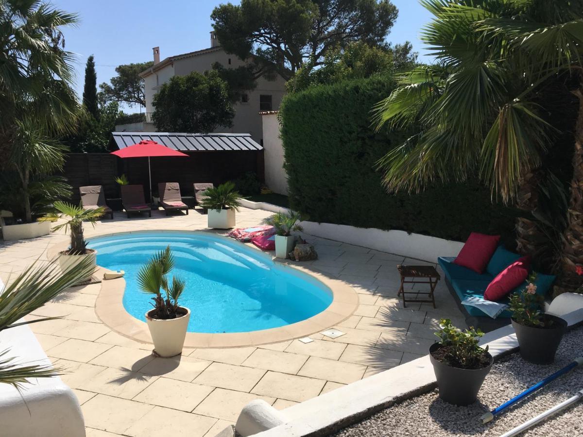 Bed,Kitchen And Swimming Pool Villa Esterel Saint-Raphaël Exteriör bild
