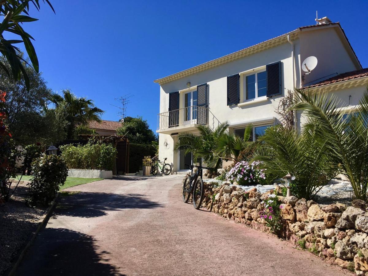 Bed,Kitchen And Swimming Pool Villa Esterel Saint-Raphaël Exteriör bild