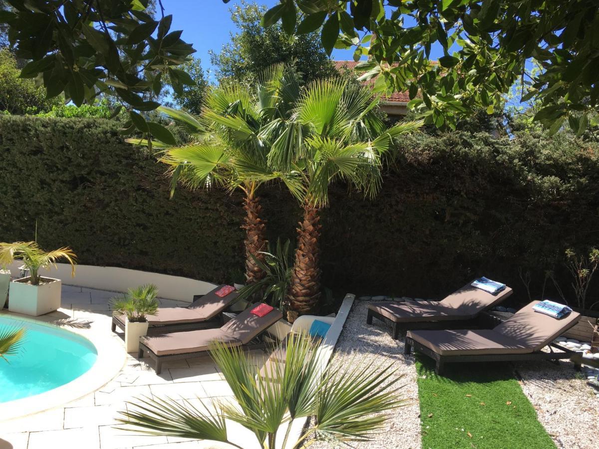 Bed,Kitchen And Swimming Pool Villa Esterel Saint-Raphaël Exteriör bild