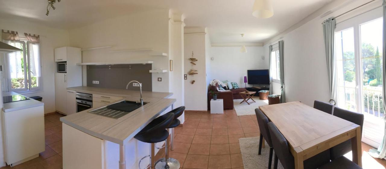Bed,Kitchen And Swimming Pool Villa Esterel Saint-Raphaël Exteriör bild