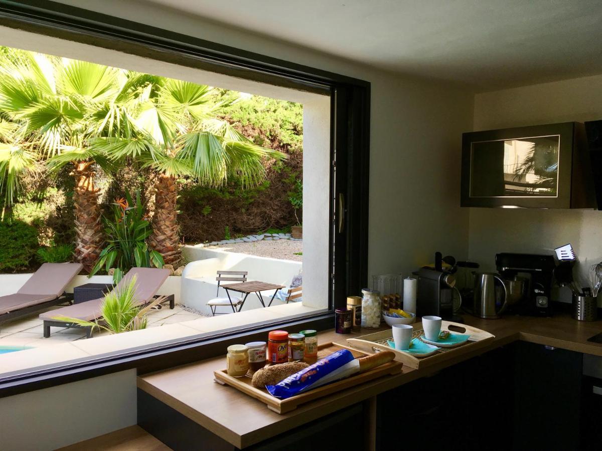 Bed,Kitchen And Swimming Pool Villa Esterel Saint-Raphaël Exteriör bild