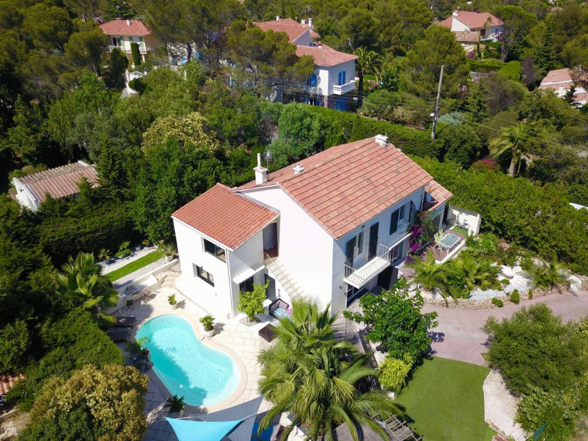 Bed,Kitchen And Swimming Pool Villa Esterel Saint-Raphaël Exteriör bild