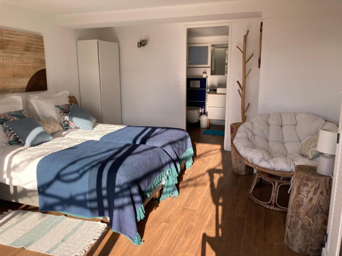 Bed,Kitchen And Swimming Pool Villa Esterel Saint-Raphaël Exteriör bild