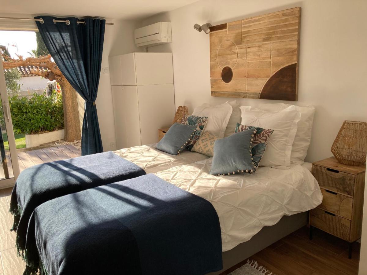 Bed,Kitchen And Swimming Pool Villa Esterel Saint-Raphaël Exteriör bild